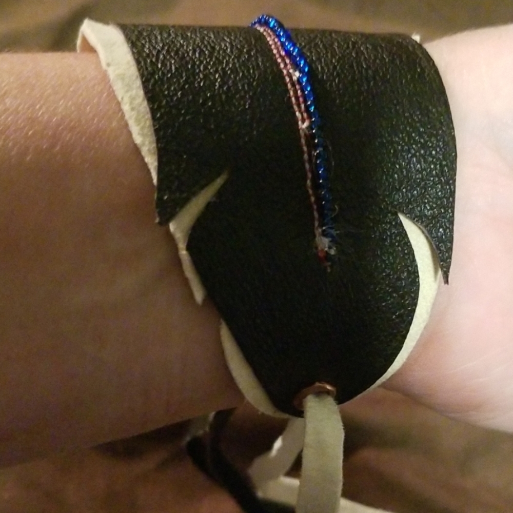 Leather Feathers -bag charm or bracelet - Picture 4 of 8